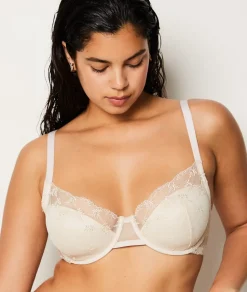 Sujetador copa fina con bordados florales. Copa B-E