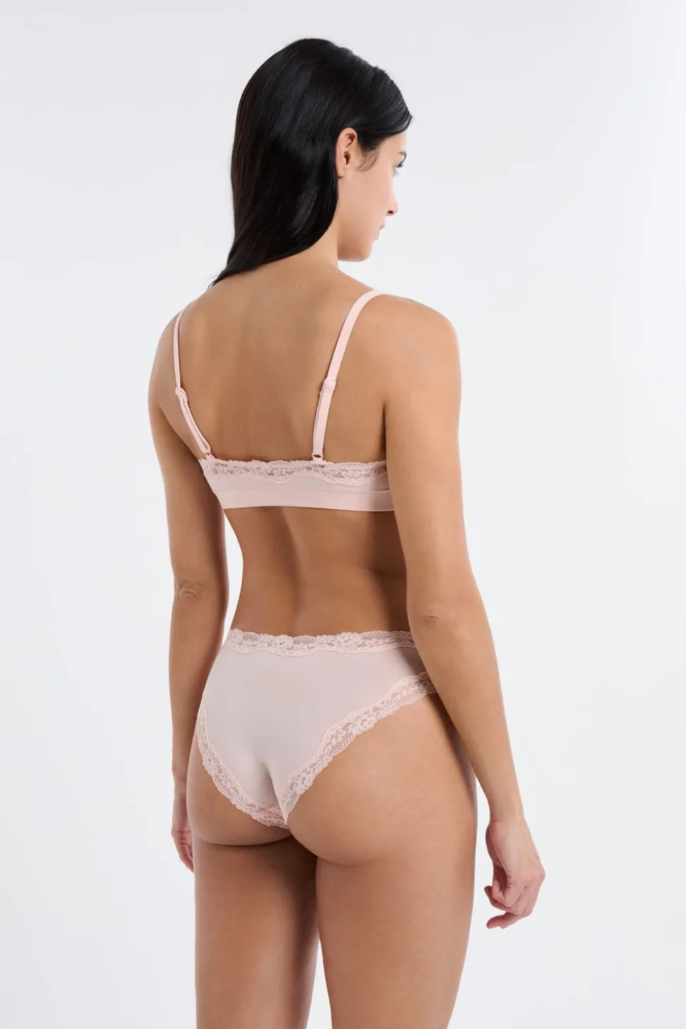 Sujetador de microfibra y encaje