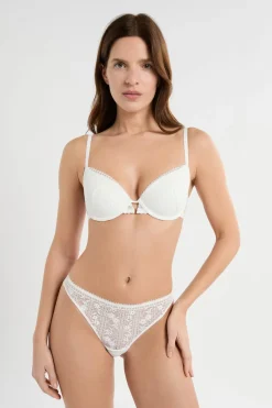 Sujetador N.4 - Las copas finas de encaje