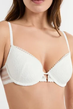 Sujetador N.4 - Las copas finas de encaje