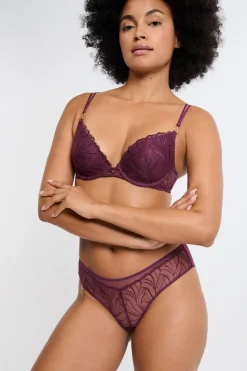 Sujetador N.2: el push-up escote pronunciado con bordado floral