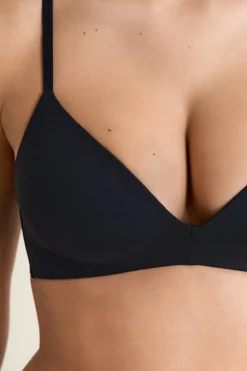 Sujetador sin aros de copas finas de microfibra