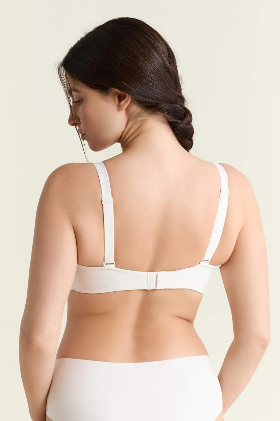 Sujetador sin aros de copas finas de microfibra