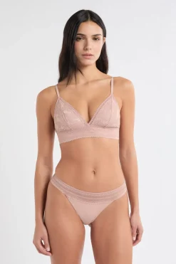 Sujetador triangular de encaje