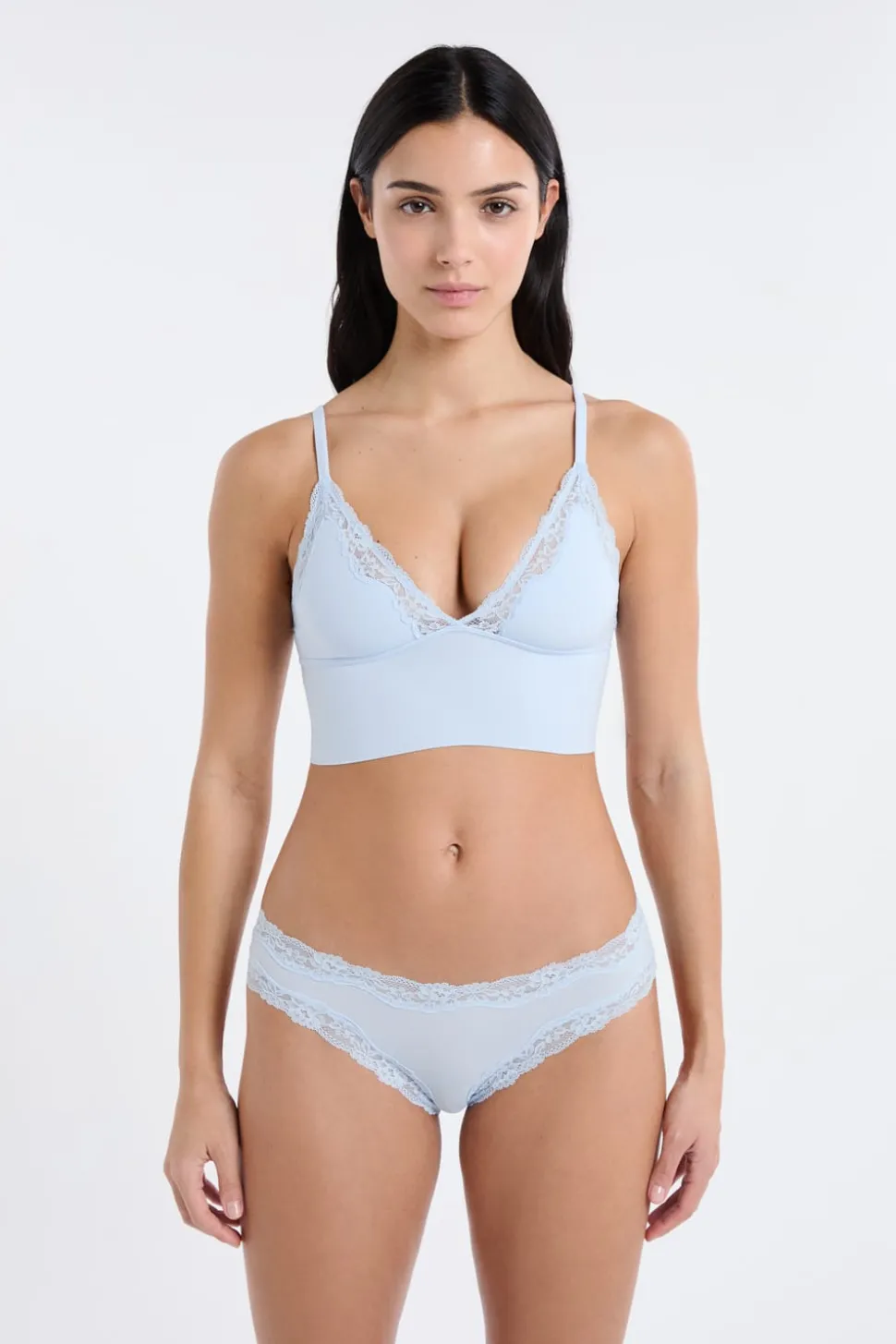 Sujetador triangular de microfibra y encaje