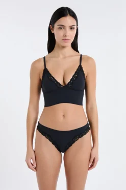 Sujetador triangular de microfibra y encaje