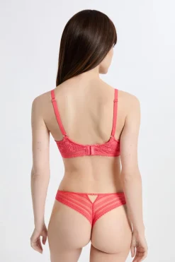 Sujetador triangular sin aros post-mastectomía