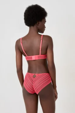 Sujetador triangular sin aros de encaje