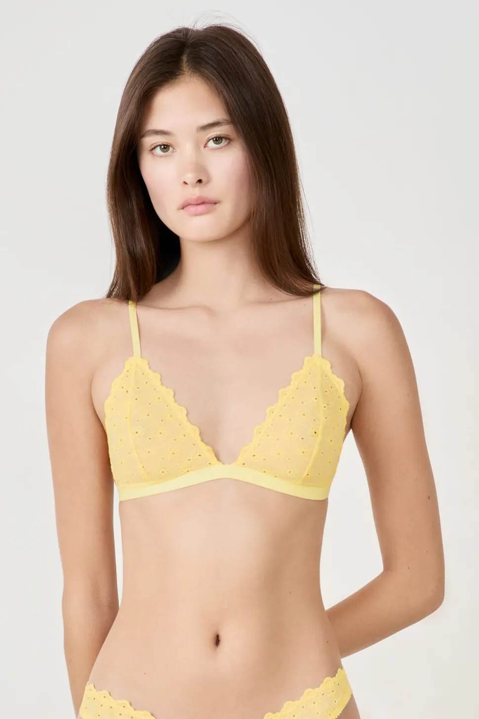 Sujetador triángulo con bordado