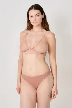 Sujetador triángulo sin aros de tul