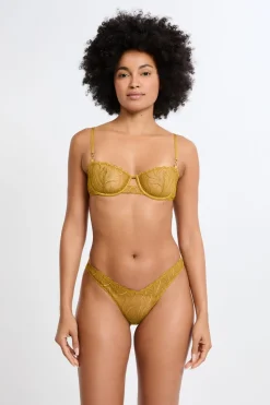 Tanga con bordado floral