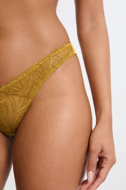 Tanga con bordado floral