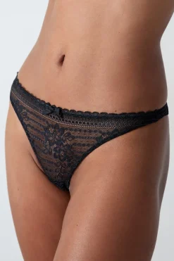 Tanga de encaje