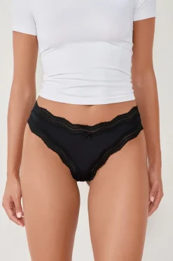 Tanga de microfibra con borde de encaje