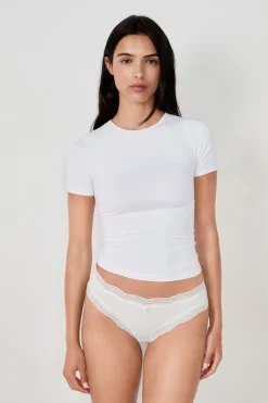 Tanga de microfibra con borde de encaje