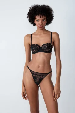 Tanga de tul bordado