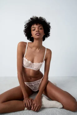 Tanga de tul bordado