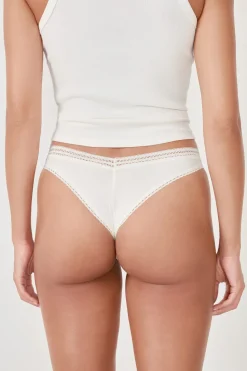 Tanga en V de microfibra y encaje