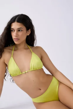 Top bikini triangular detalle perla