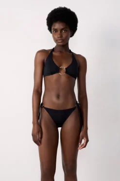 Top bikini triángulo con detalle de anillas