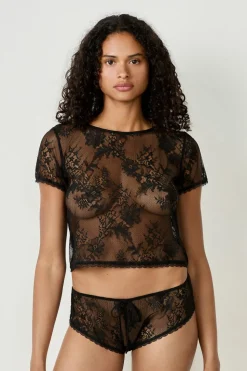 Top bordado de manga corta