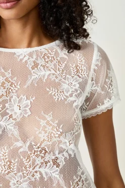 Top bordado de manga corta