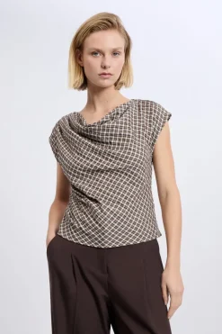 Top col bénitier à carreaux