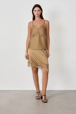 Top con cuello de encaje