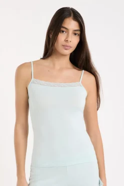 Top con detalles de encaje