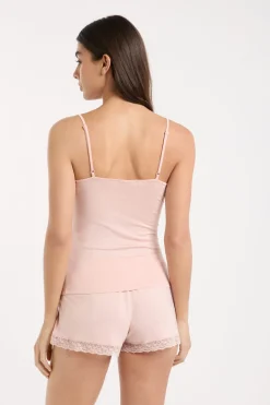 Top con detalles de encaje