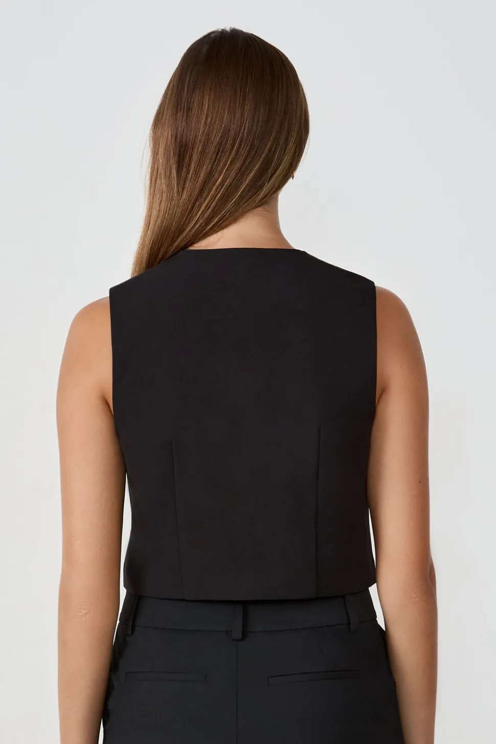 Top corto sin mangas con botones