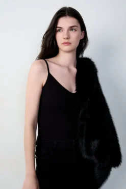 Top de mezcla de algodón con tirantes finos