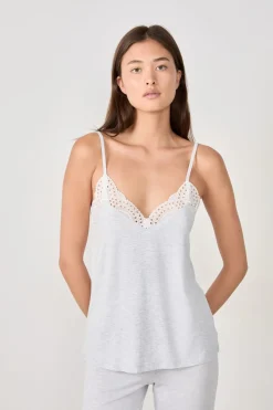 Top de modal con detalles de encaje