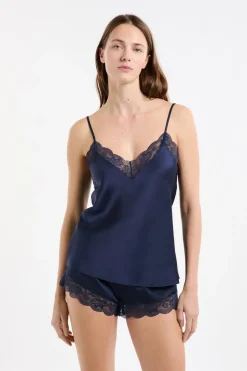 Top de satén con detalles de encaje