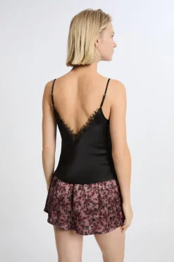 Top de satén con encaje