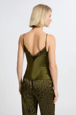 Top de satén con encaje