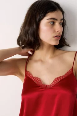 Top de seda con detalles de encaje