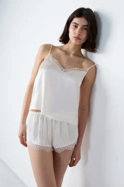 Top de seda con detalles de encaje