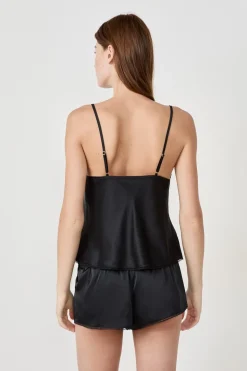 Top de tirantes satinado con detalles de encaje