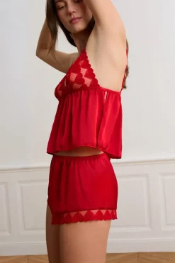 Top interior bordado con estampado de corazones