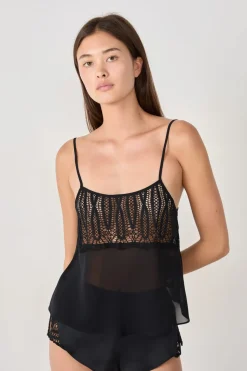 Top satinado con encaje