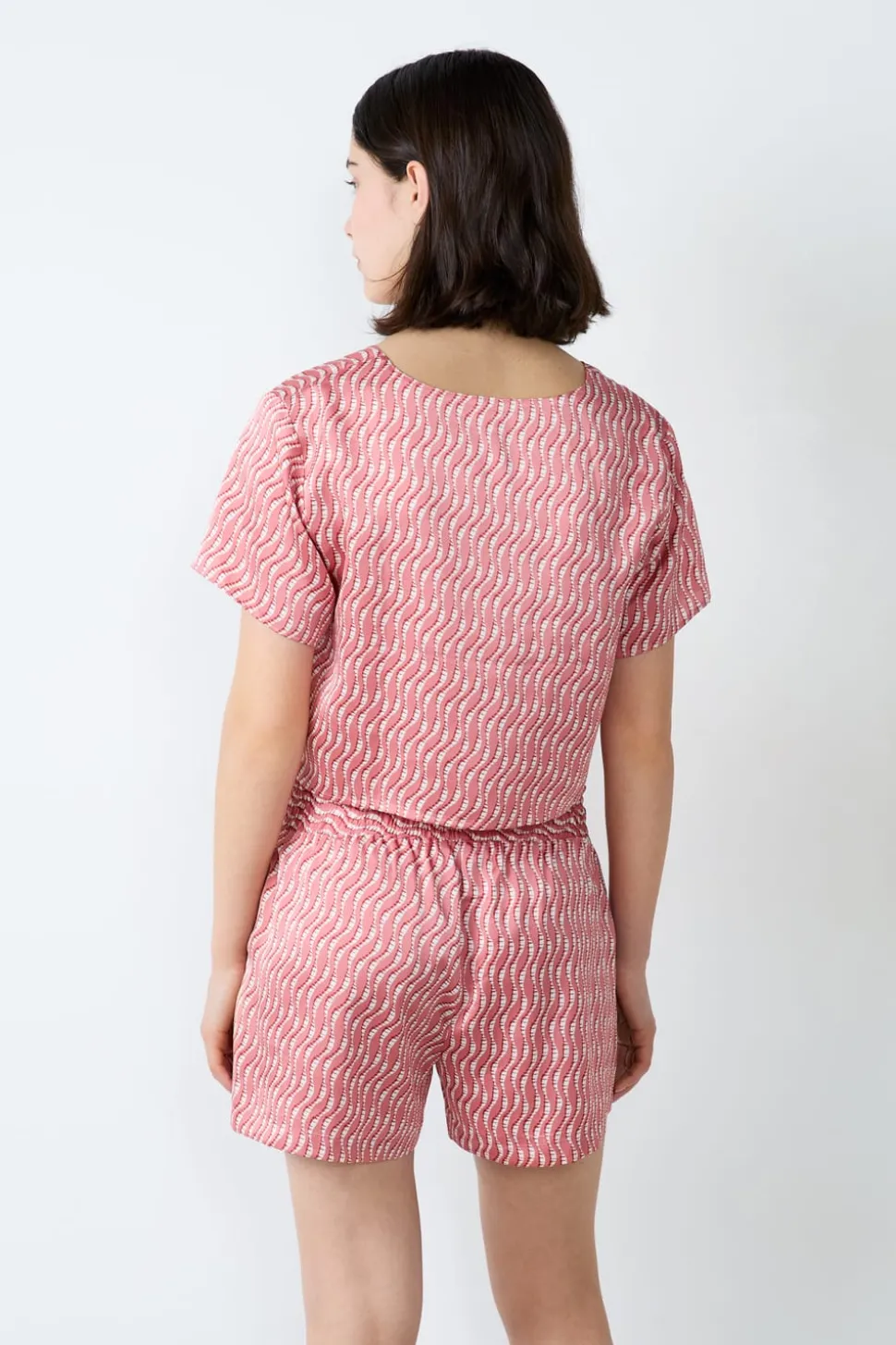 Top satinado estampado con lazos