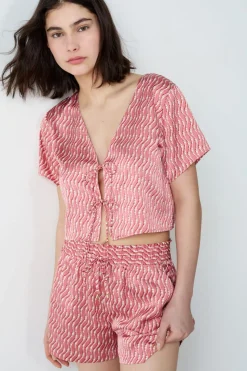 Top satinado estampado con lazos