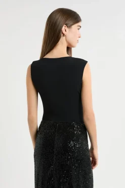 Top sin mangas con anilla