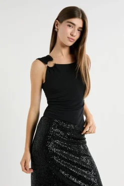 Top sin mangas con anilla