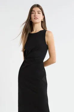 Vestido con detalle anudado