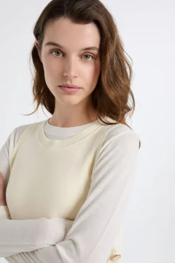 Vestido corto con botones dorados