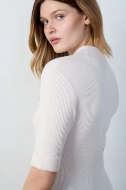 Vestido corto de cuello alto